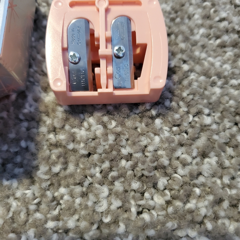 10/$30  👝  BNIB Benefit double ended sharpener - Picture 3 of 4
